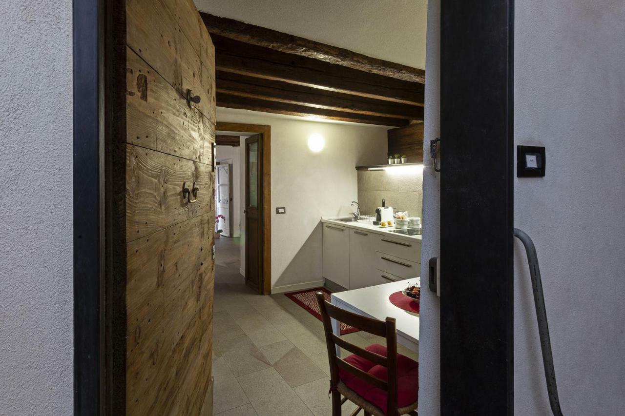 جنوة Wood And Stone Apartment In The Historical Center المظهر الخارجي الصورة